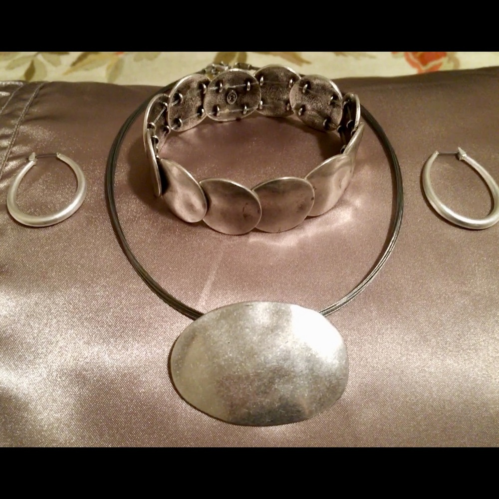 Necklace/bracelet/earring set